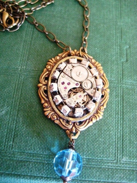 DeLuxe Grunge. Edwardian Steampunk Watch Movement Necklace. DC155