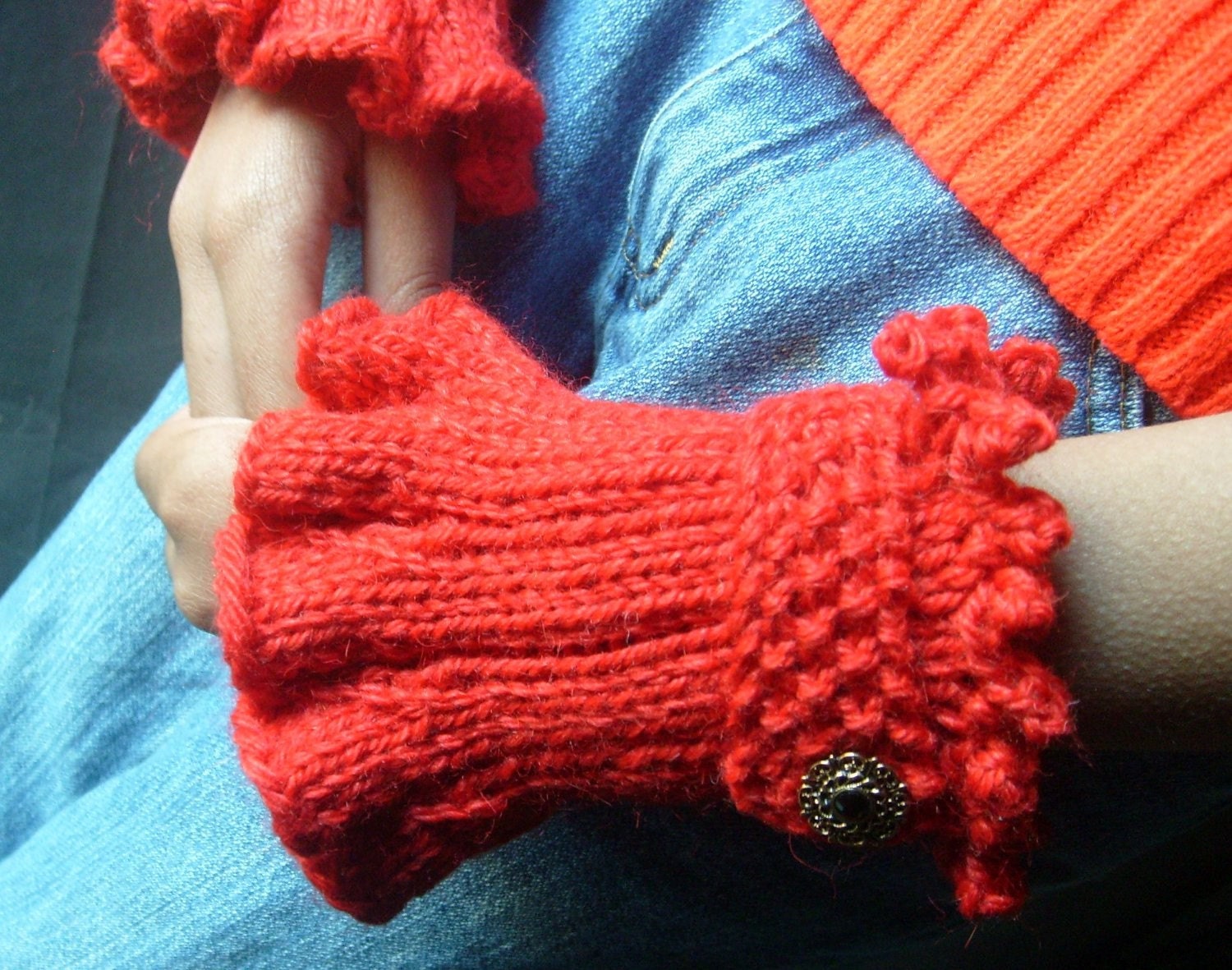 RETRO-VICTORIAN RUFFLED KNIT CUFFS / In RED - Luxurious Merino Wool and Alpaca and Silk Yarn
