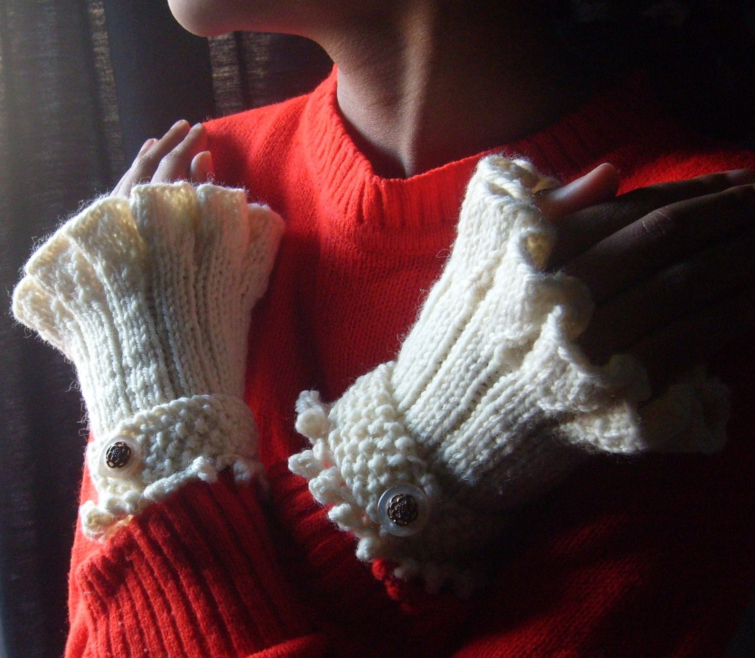 RETRO - VICTORIAN RUFFLED  KNIT CUFFS / In IVORY w/ Vintage Mother of Pearl-Look Buttons