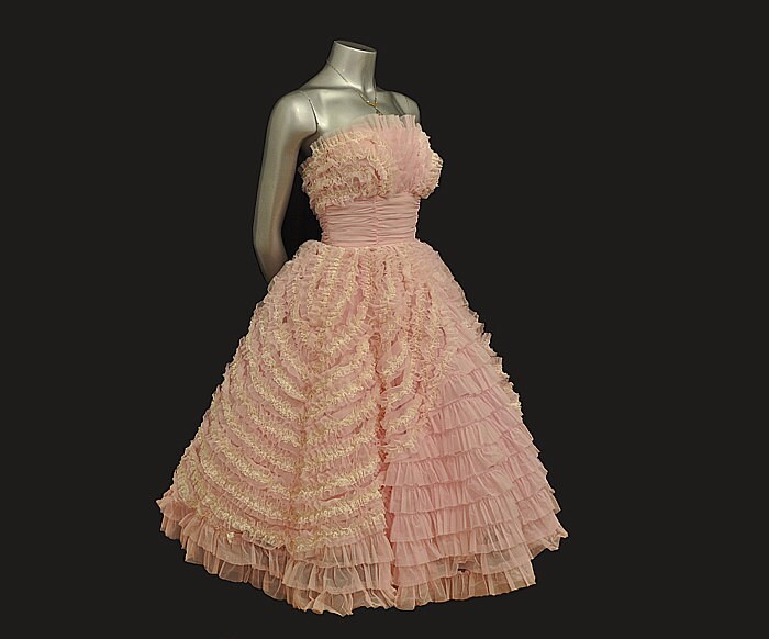 1950s dress / Lovely in Lavender Vintage 50's Strapless Lace Tulle Full Skirt Dress