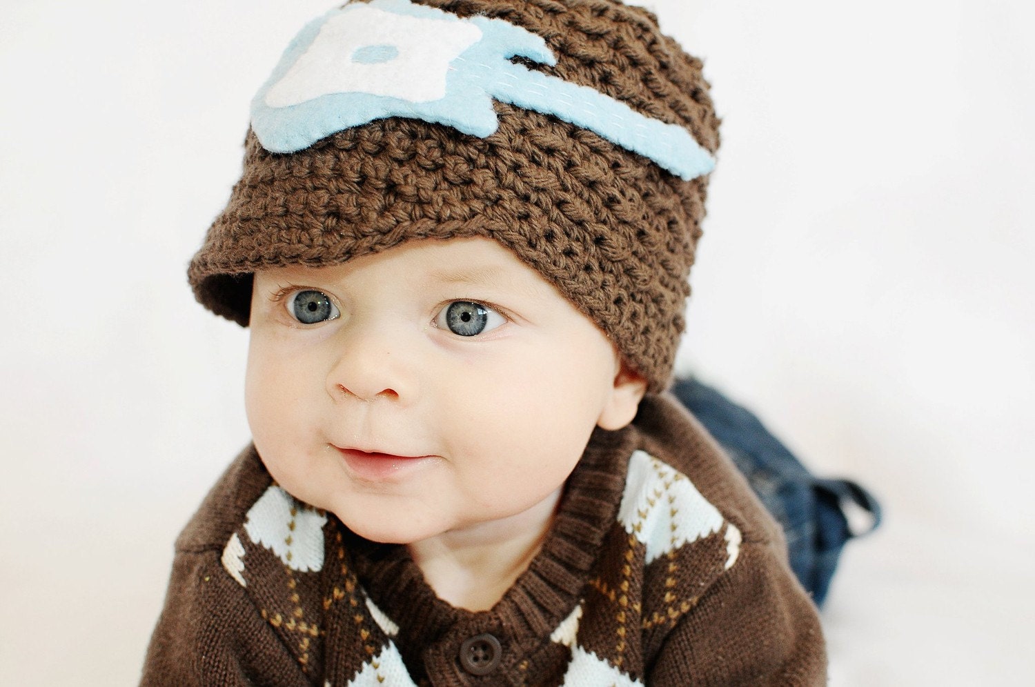 Newborn Newsboy Beanie with removable Car Applique - Hand Crocheted, Gray, Blue, White