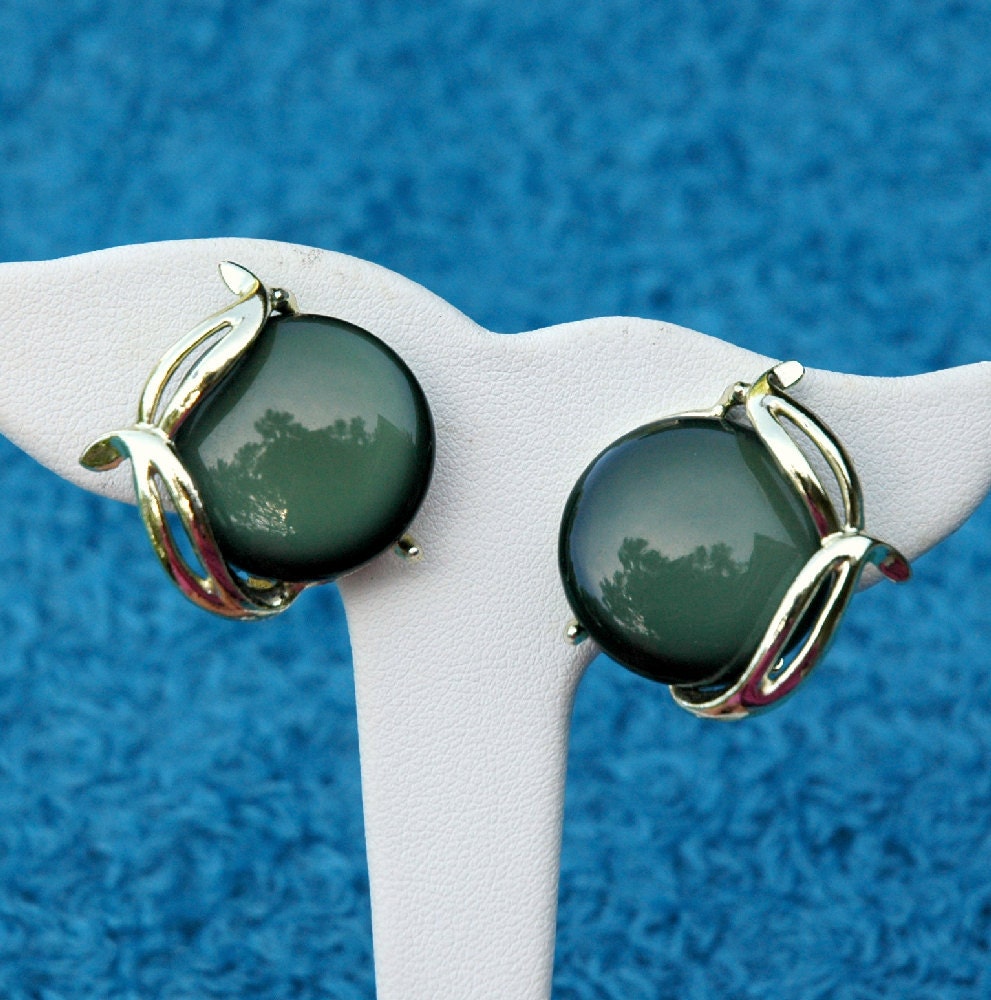 Vintage Green Thermoset or Lucite Earrings