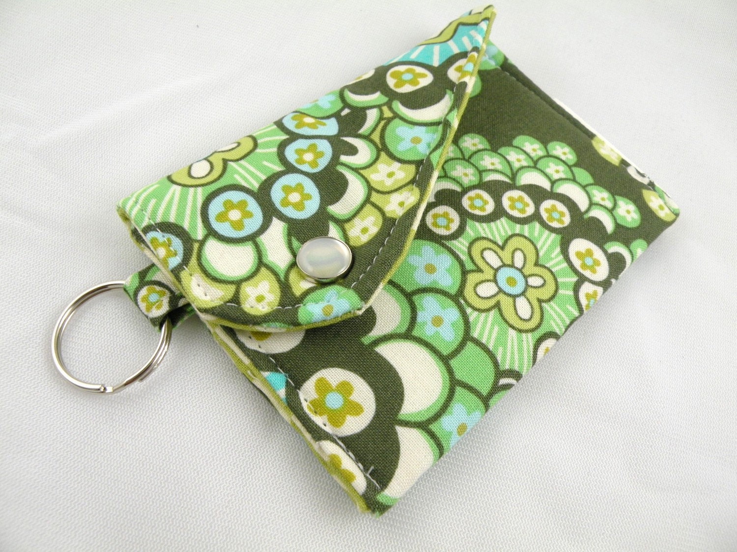 Card Holder Coin Purse Daisy Chain in Olive Print with Snap Flap Closure and Key Ring
