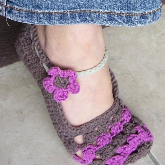Download Now - CROCHET PATTERN Ladies Flower Petal Mary Janes Slippers - Pattern PDF