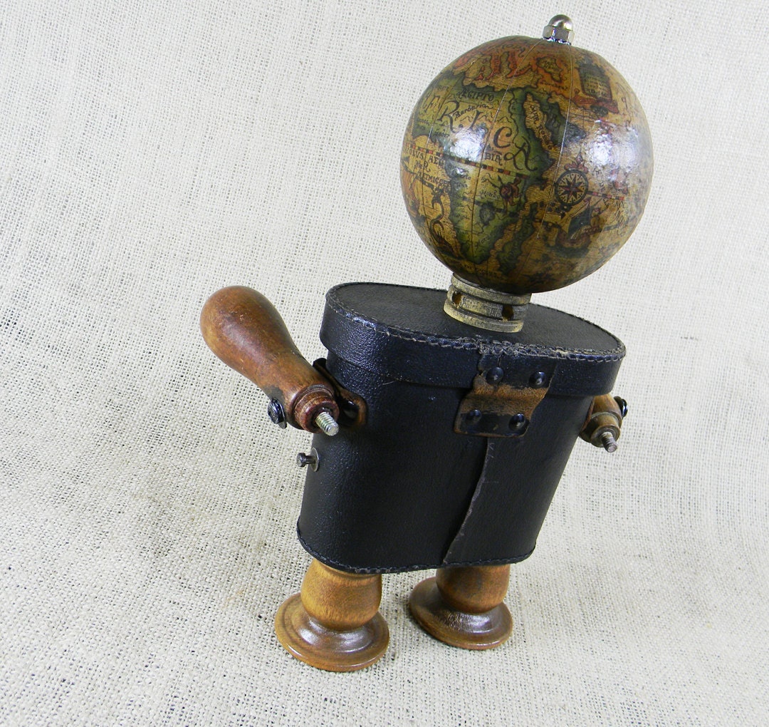 TRAVELER - Robot Sculpture On The Go - Reclaim2Fame