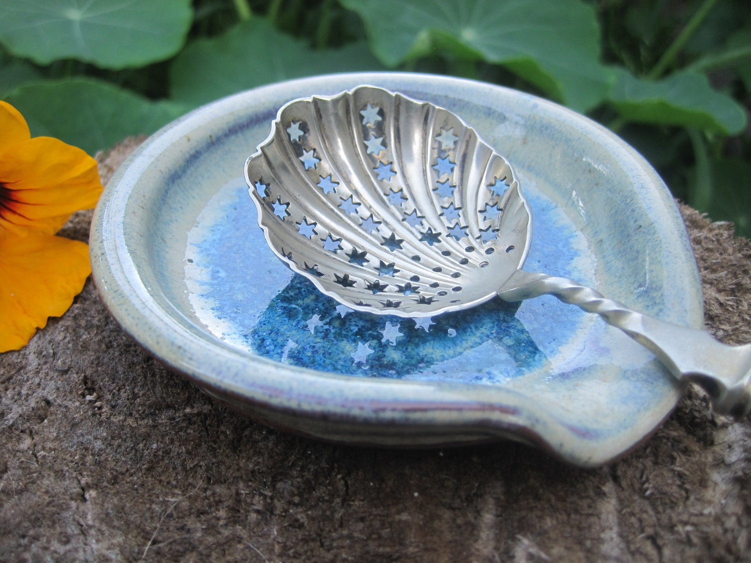 Ceramic spoon rest in Bamboo Tan