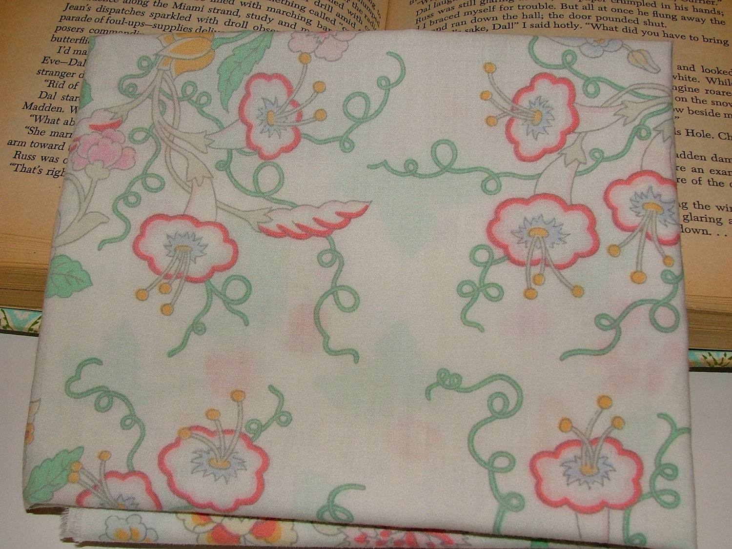 Trumpet Vine - really fat quarter - reclaimed linens fabric