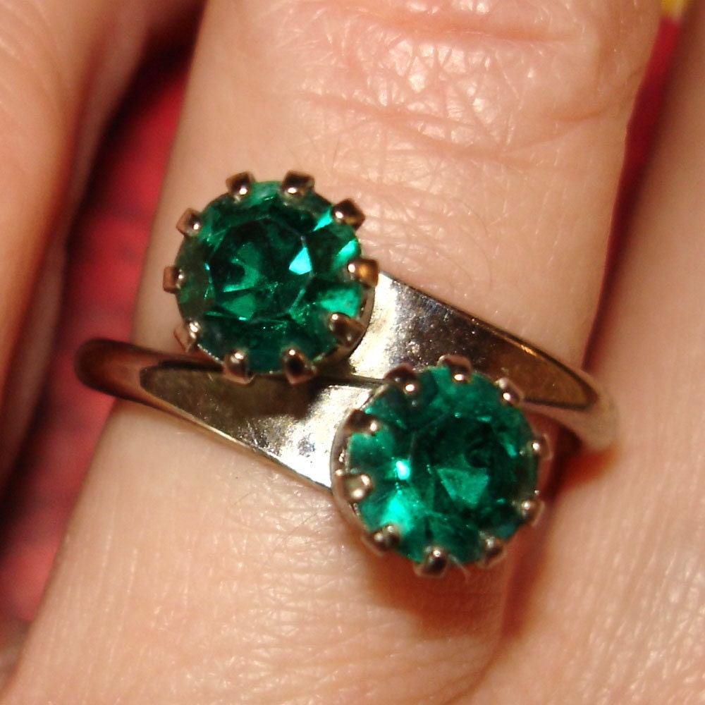 SALE vintage emerald bypass ring