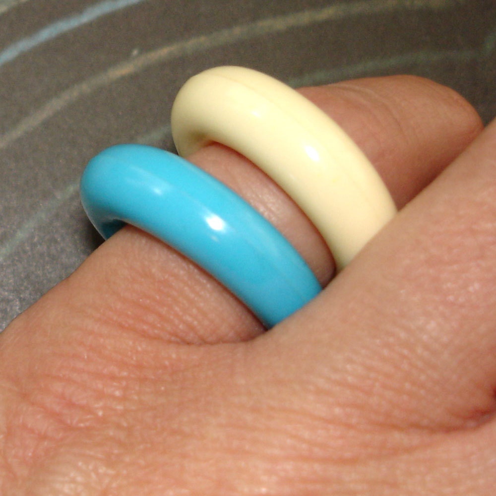 mod vintage robin's egg blue and creamy offf white plastic ring set