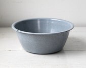 vintage 1940s enamel bowl. blue grey speckle. primitive cottage rustic / eveteam / the FRESH EGGS enamelware bowl