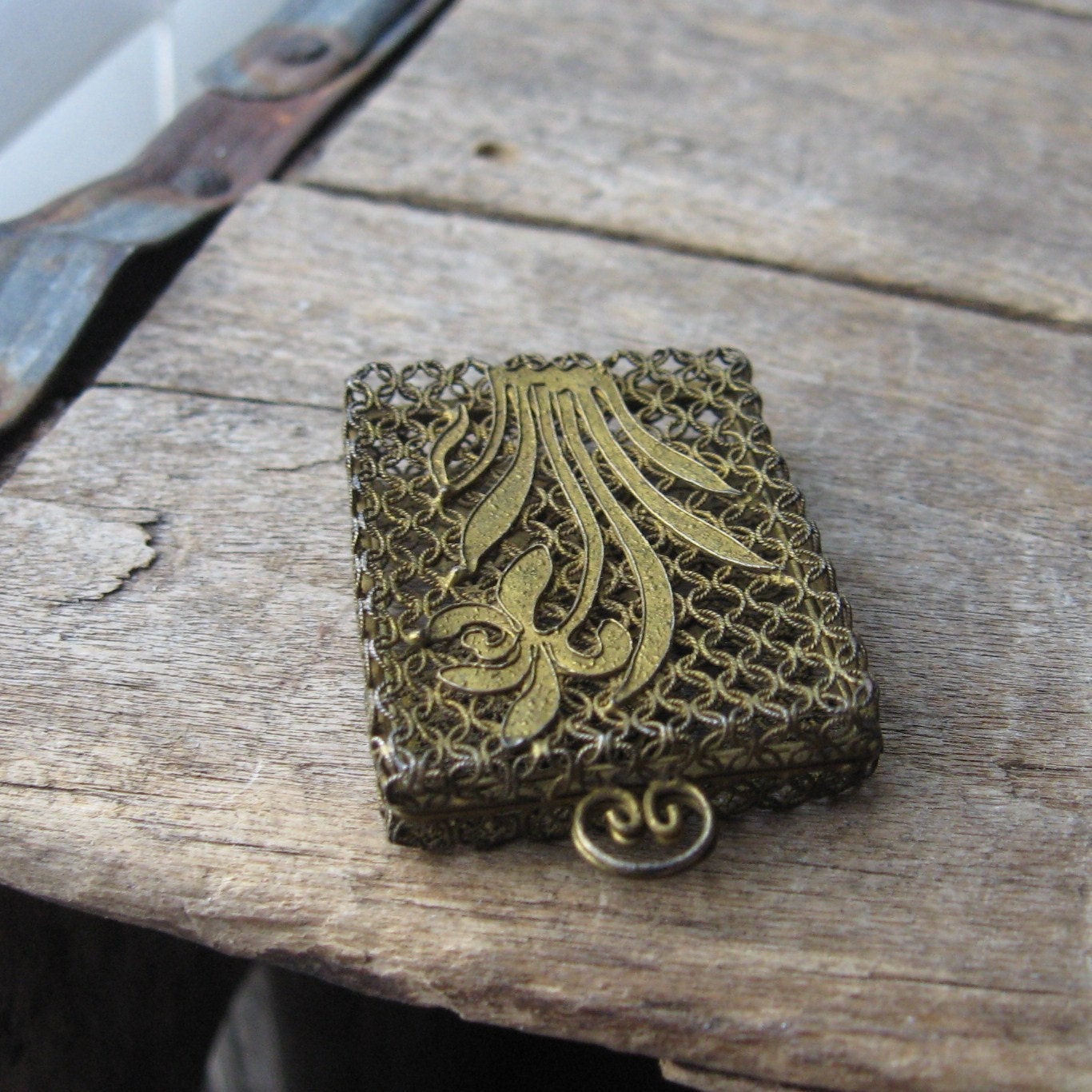 french filigree open locket vinaigrette--antique storage box