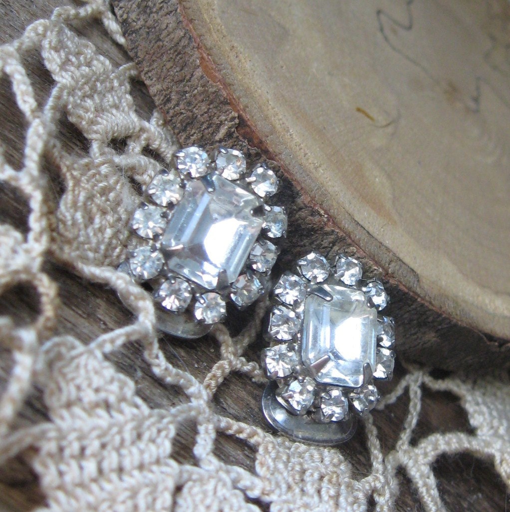 BRIGHT earrings clip on vintage rhinestones 1950s