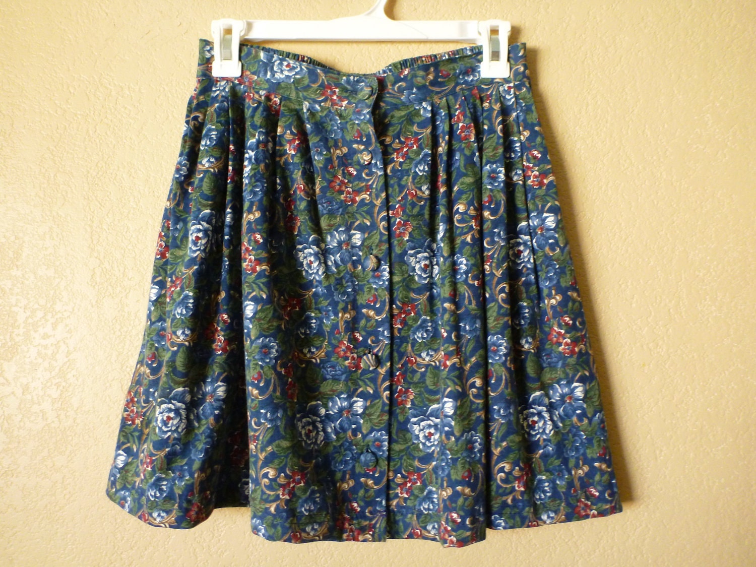 vintage recycled Floral Green Skirt. Petite (small)