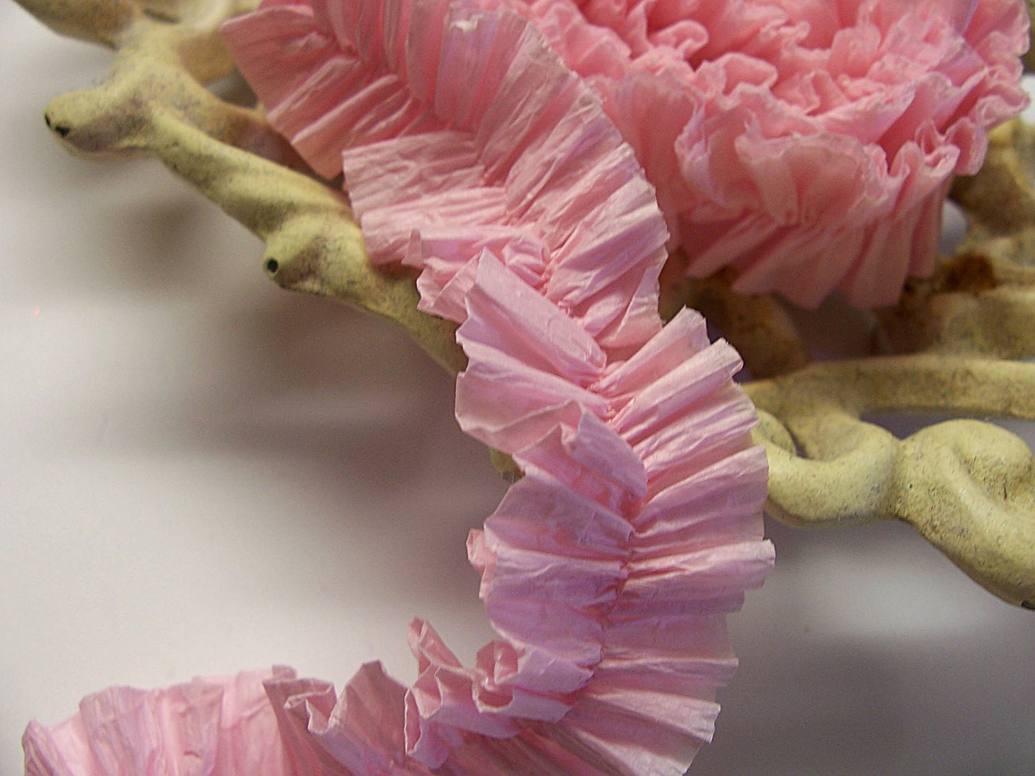 PINK CONFECTION Ruffled Crepe Paper Trim