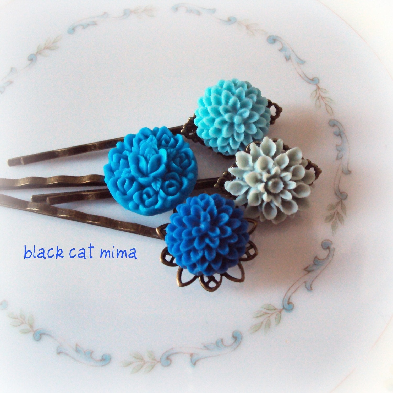 les Petite Fleurs Bleu Blooms Small Flower Bobby Pins