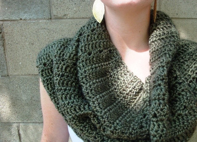 the city walk mobius cowl (alpaca blend)