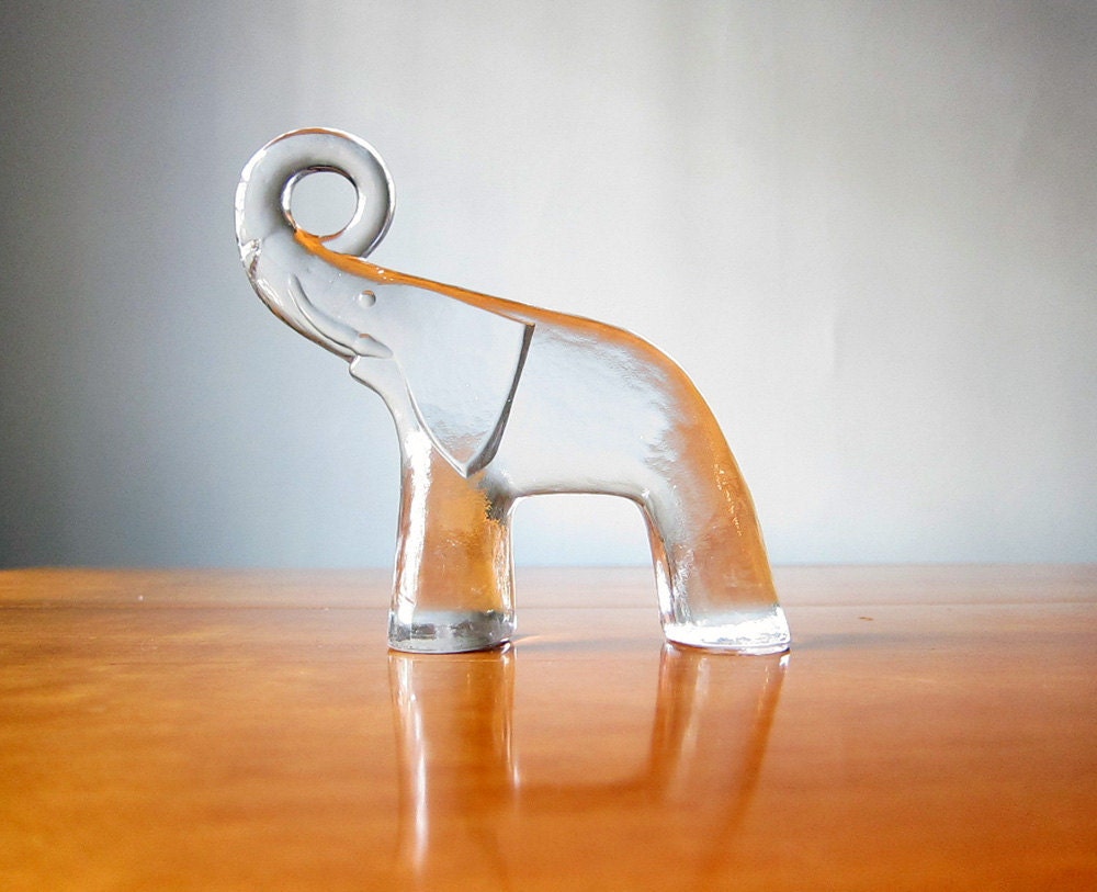 Kosta Boda glass elephant, designed by Bertil Vallien