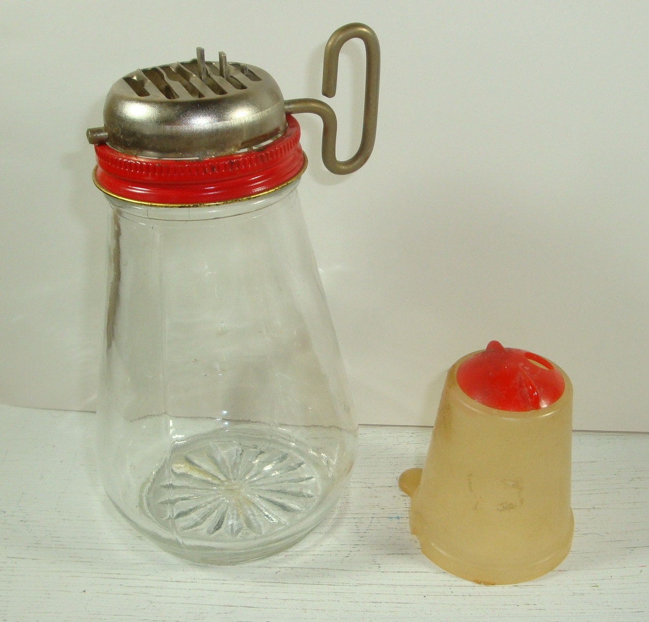 Vintage Food Grinder, Red Top Kitchen Gadget, Retro  (394-11)