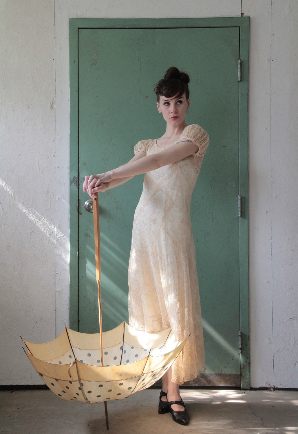 RESERVED . Antique 20s Lace Dress . Ecru . Flapper Wedding Gown . Bias Cut . 1920s Gatsby Era