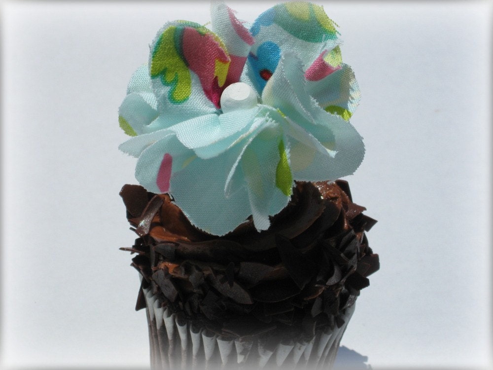 Flower Frenzy.... a set of delicious cupcake toppers