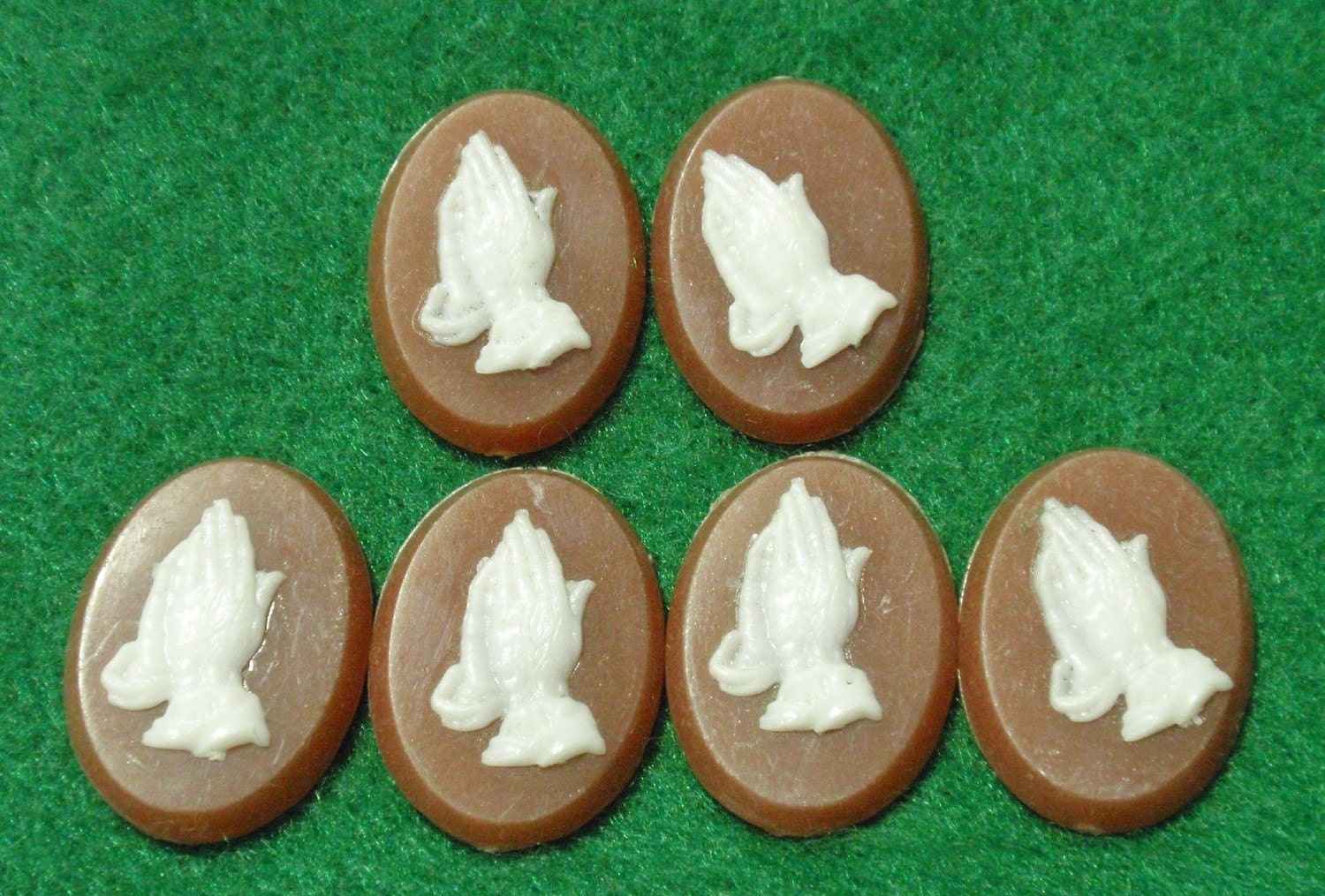 Vintage Acrylic Cameo Cabochons Praying Hands Brown White Very Detailed