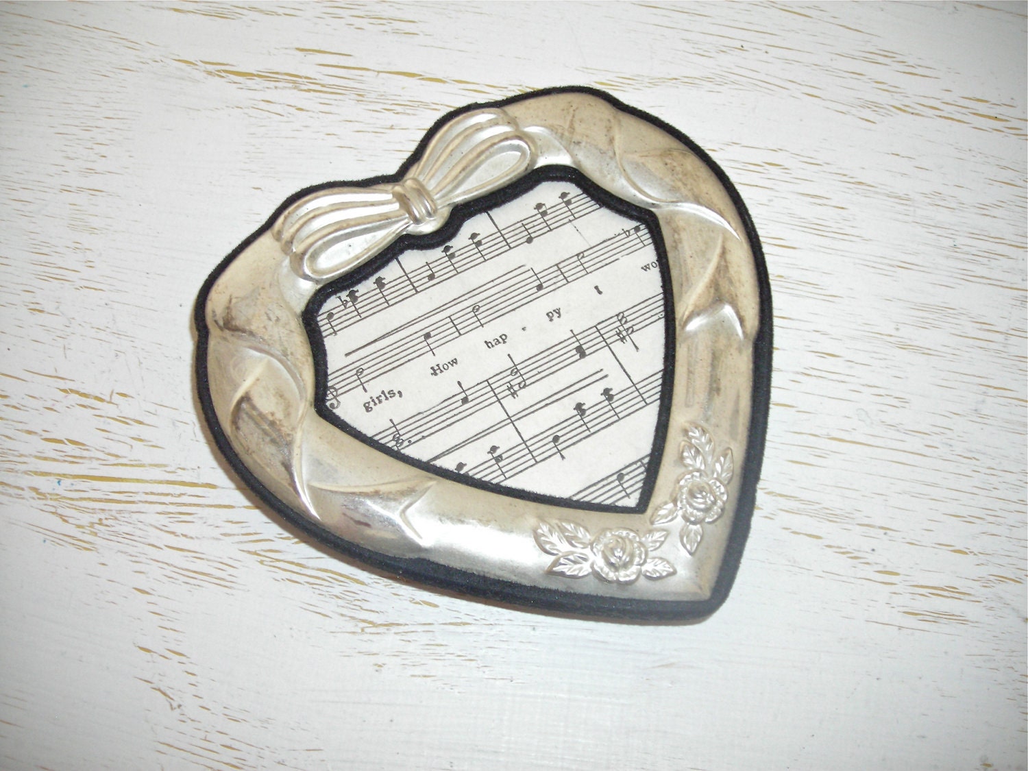 silver heart picture frame with black accents - international silver company - shabby cottage chic - hollywood regency