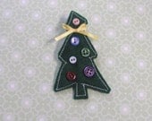 handmade felt Christmas tree pin brooch decorated with assorted buttons