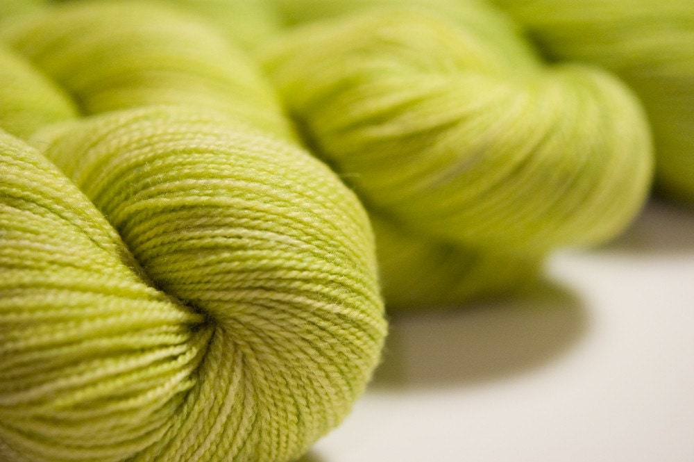silky merino lace yarn - lettuce