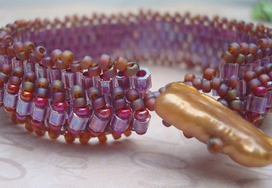 Hand beaded bracelet with pearl stick clasp