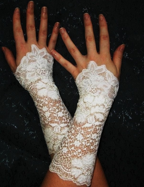 Te Amo bridal victorian white lace cuffs bridal cuffs wedding cuffs wedding gloves white bridal gloves