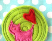 Brooch Green Circle with Pink Cat