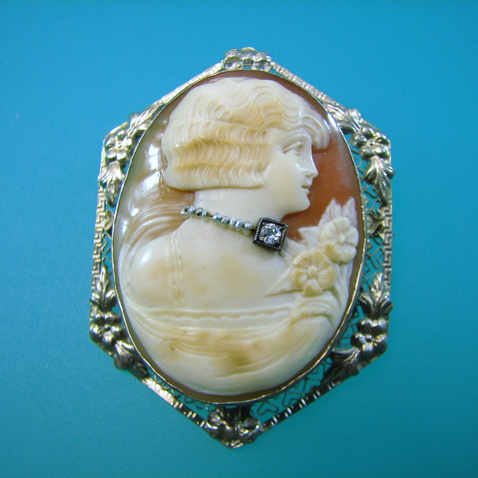 Art Deco Gold Filigree Cameo Habille of a Flapper