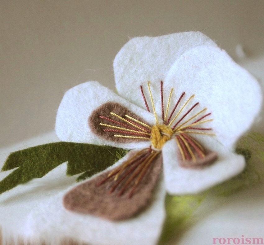 White Felt PANSY Blossom Pin