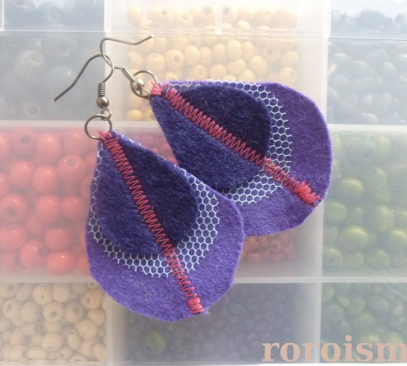 Mindnight LAVENDER -  Felt peacock feather Earrings