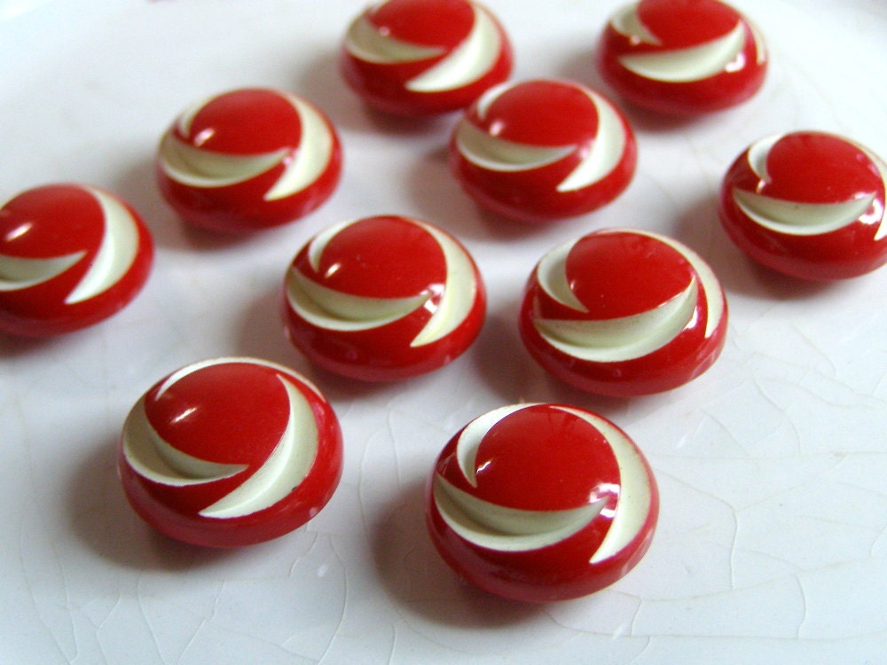 Set 10 Retro Red-White Pinwheel Buttons