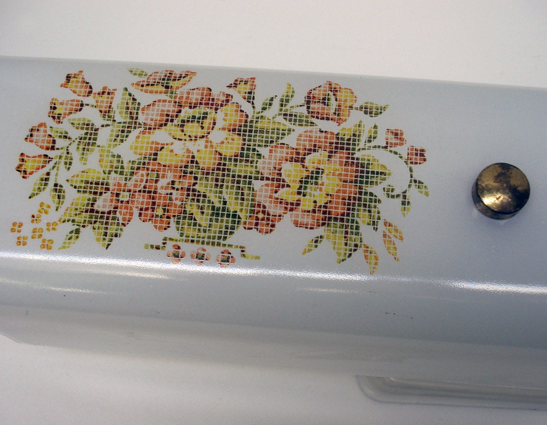 Vintage bathroom light fixture