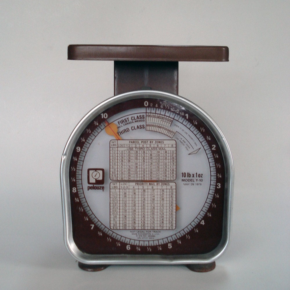 Vintage 1978 metal postal scale