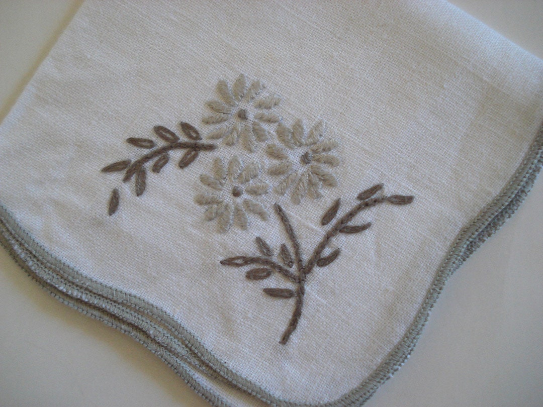 Set of 8 cocktail napkins with dove gray trim