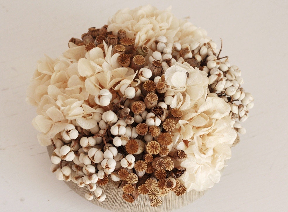 soft textures - modern dried flower arrangement