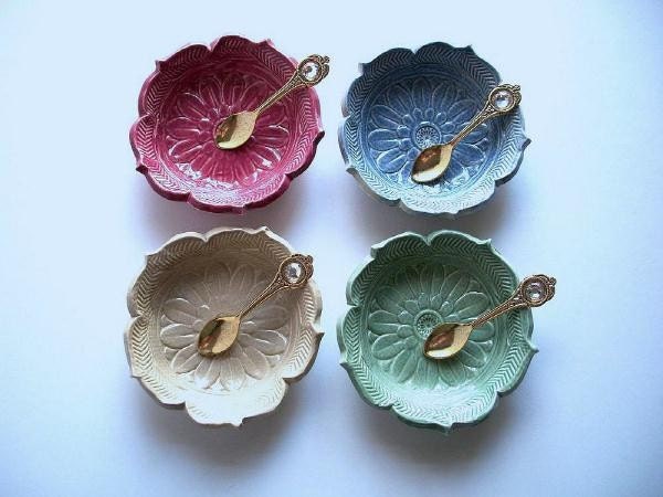 Set of 4 Starburst Lotus Bowls with Spoons