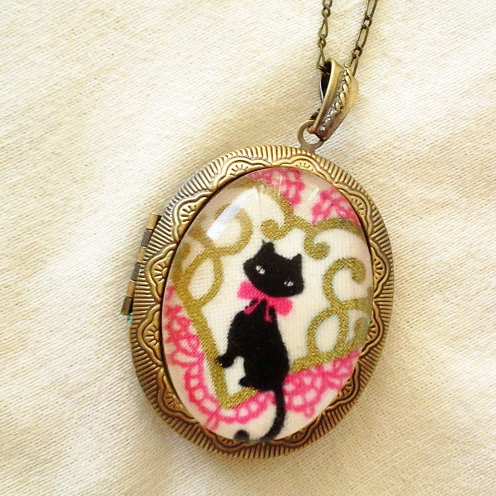 Miss Kitty Locket Kawaii Kitsch Lolita EGL Unique Everyday Chic victorian elegance romance Simple