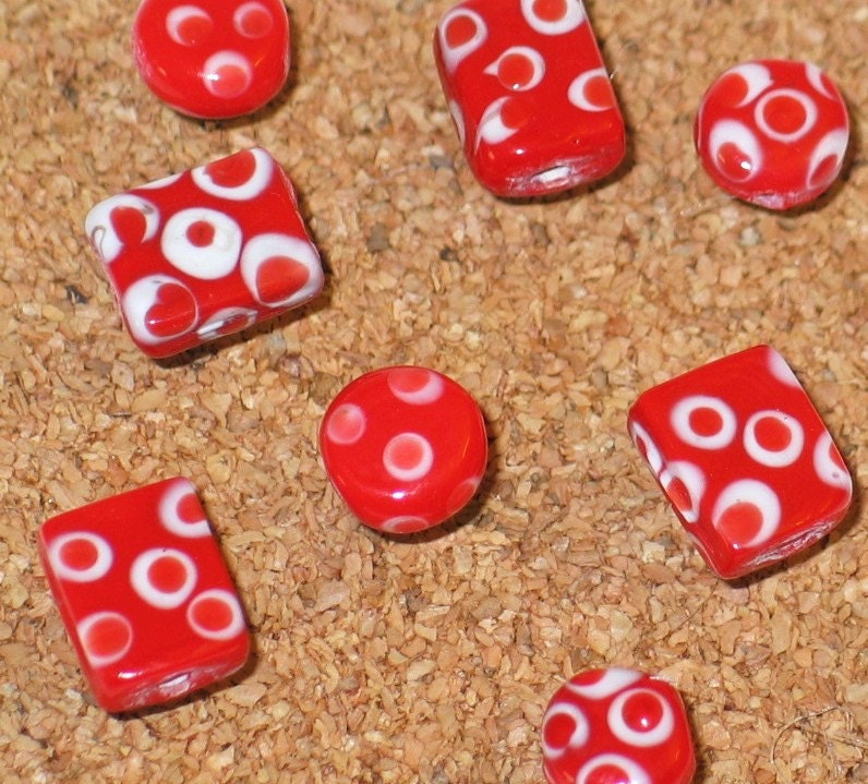 SALE Push Pins / Thumb Tacks, Set of 8 - Gift Set - Red & White Circles