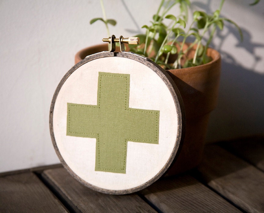 Classic Red Cross Wall Hanging in Hoop - Green 4" hoop