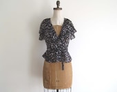 SALE // vintage 1970s blouse/ wrap shirt (  PURPLE FLORAL )