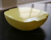 Rare and super cute vintage square yellow Pyrex serving dish with lid