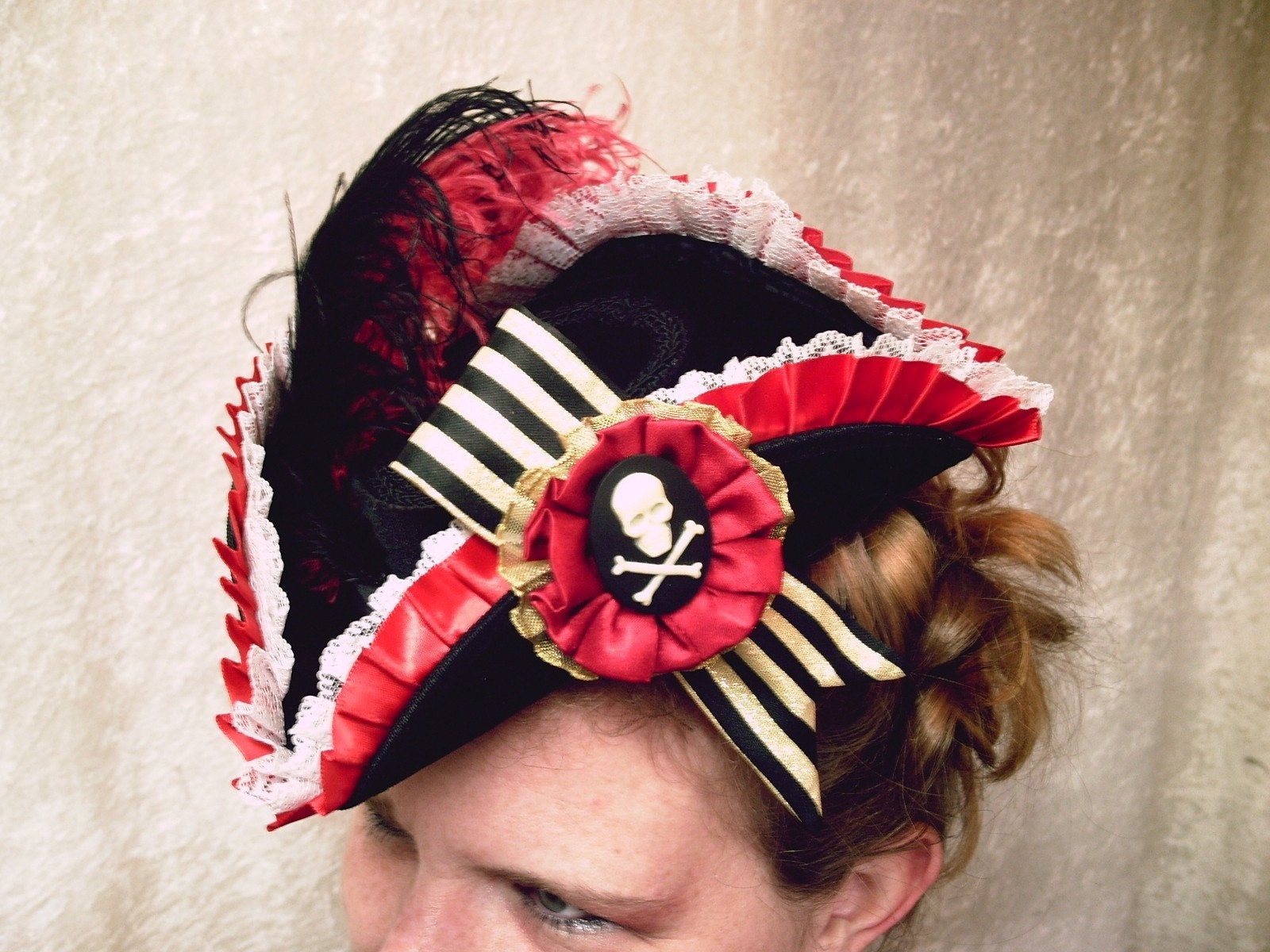Jacquotte Mini Tricorn - Red and Gold Buccaneer