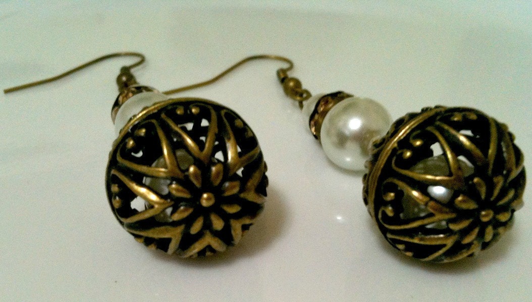caged pearl - earrings