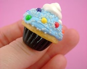 Rain-Blo Bubblegum Cupcake - Cute Polymer Clay Rainbow Miniature Food - Adjustable Ring
