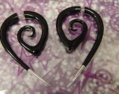 Fake gauge earrings, Organic ,Black ,Horn ,Split ,Gauge Earrings & sliver , Tribal style,hand carved,naturally,fake piercing