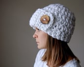 natural wood button chunky winter hat / the toronto / vegan acrylic / white